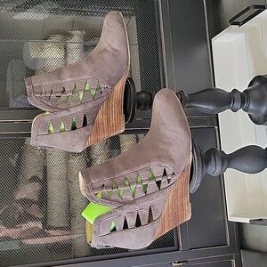 Sz9 REPORT wedge booties worn 1x